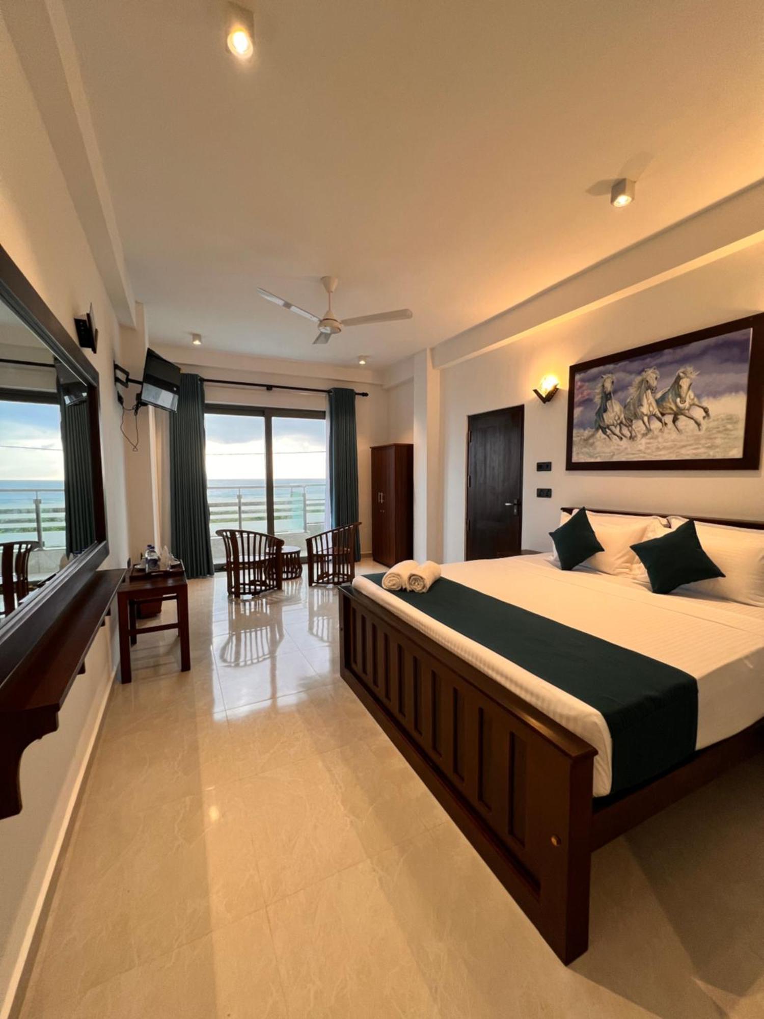 Ocean Front Villa Хиккадува Экстерьер фото