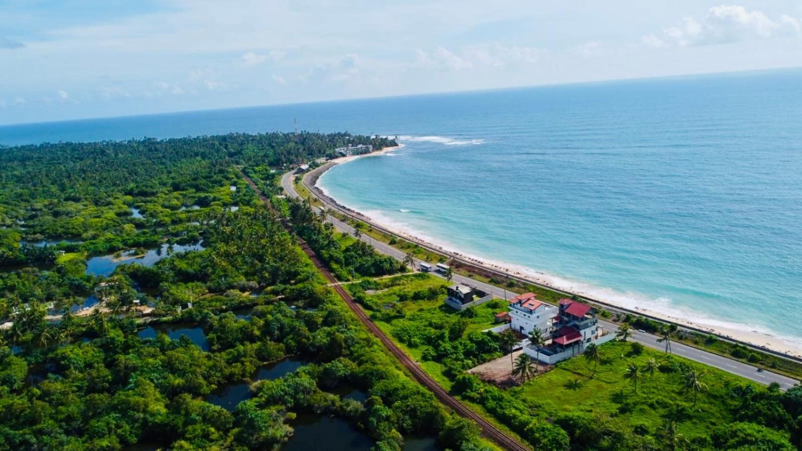 Ocean Front Villa Хиккадува Экстерьер фото