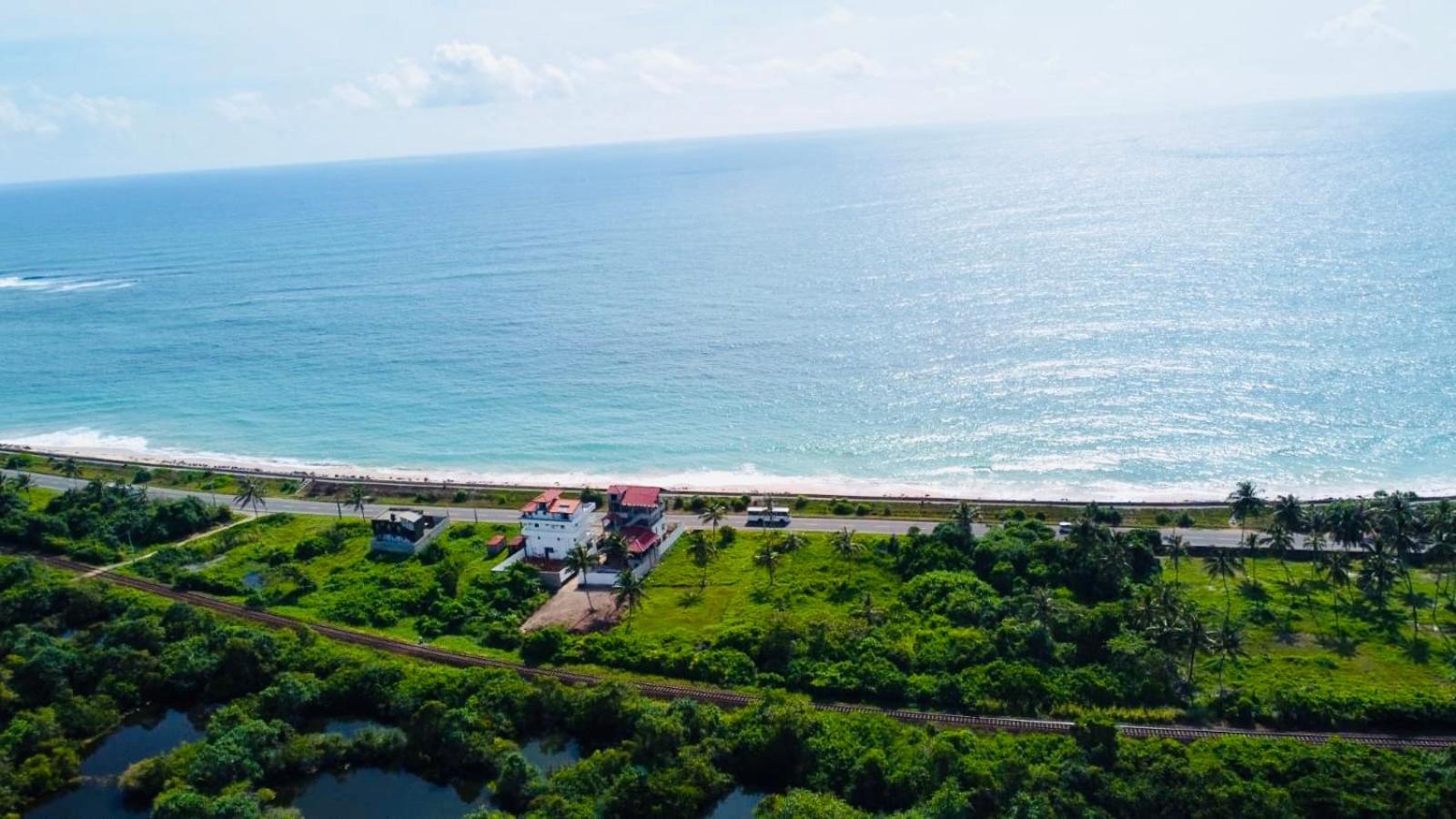Ocean Front Villa Хиккадува Экстерьер фото
