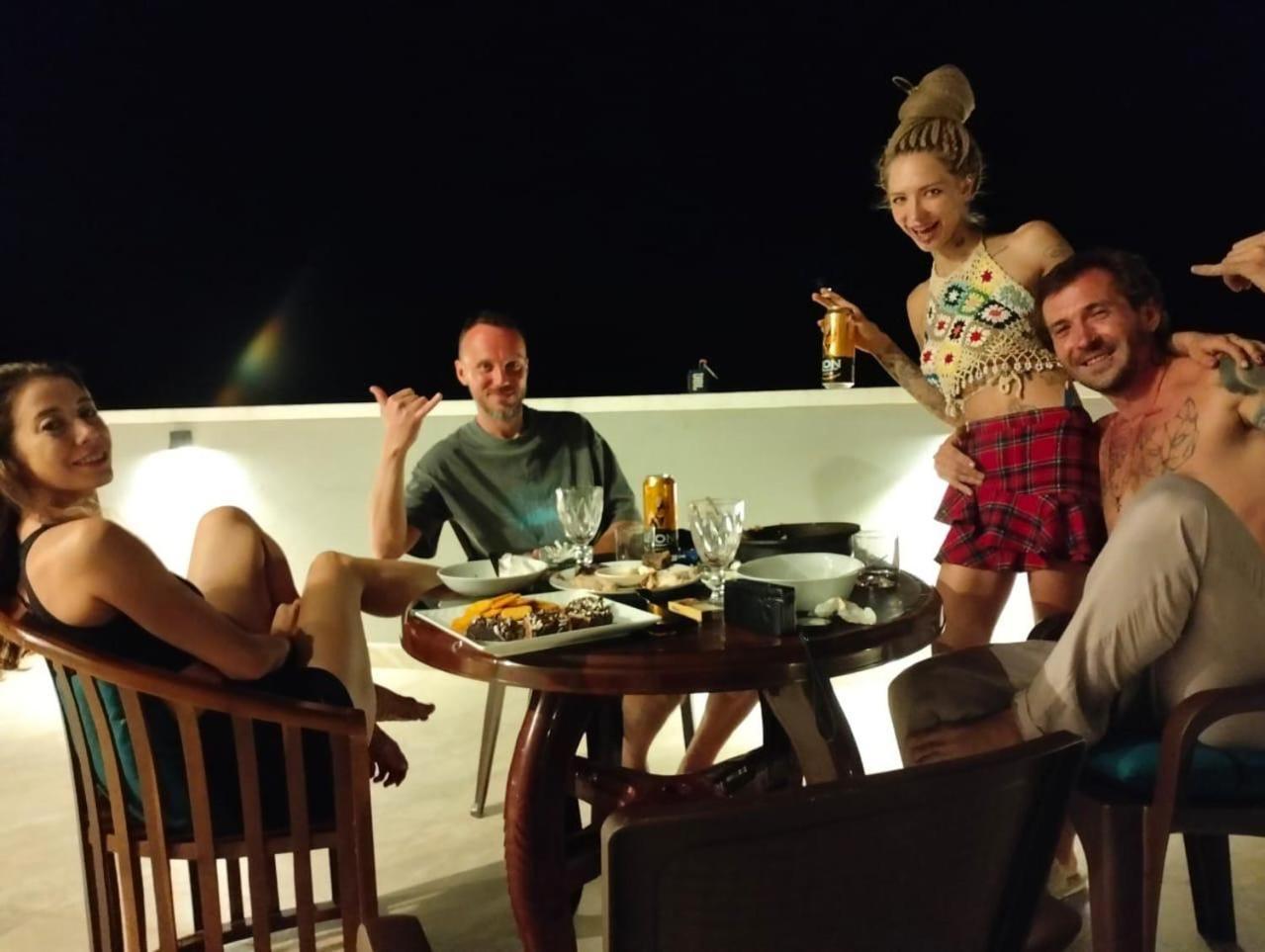 Ocean Front Villa Хиккадува Экстерьер фото